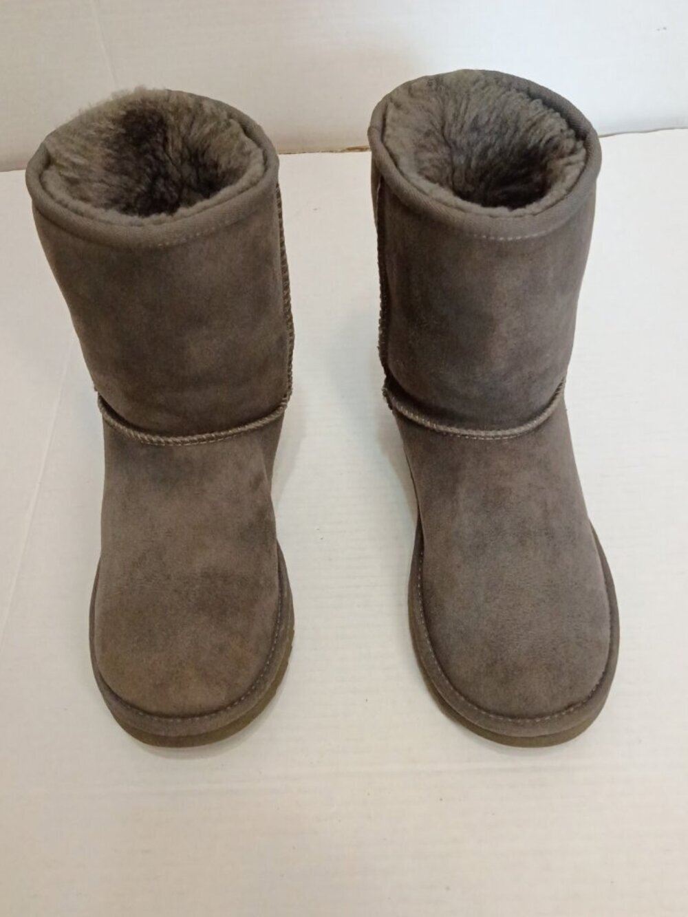 UGG Kids Classic Short Grey Suede Boots Size 6Y Fits Women 8 Style 5251Y
